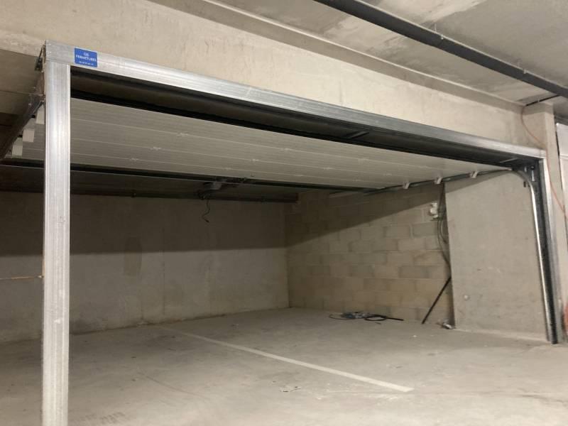Vente porte de garage sectionnelle à Simiane-Collongue