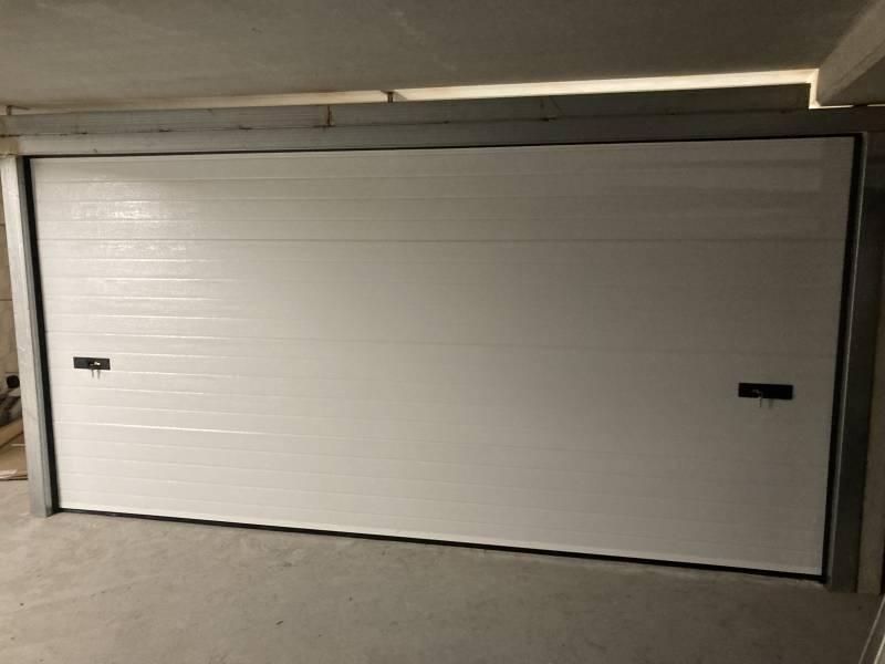 Vente porte de garage basculante à Simiane-Collongue